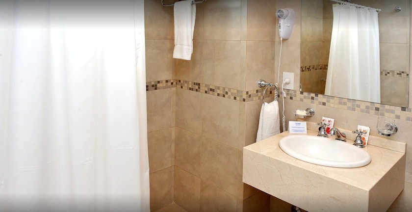 Imagen de la habitación del Hotel Intersur San Telmo. Foto 16