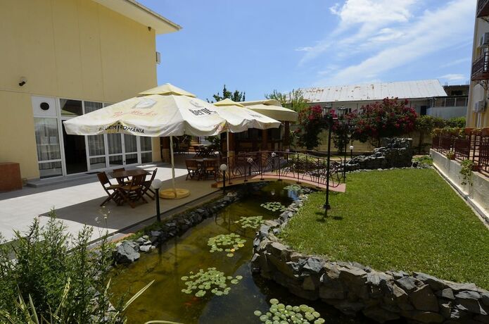 Imagen general del Hotel Intim. Foto 6