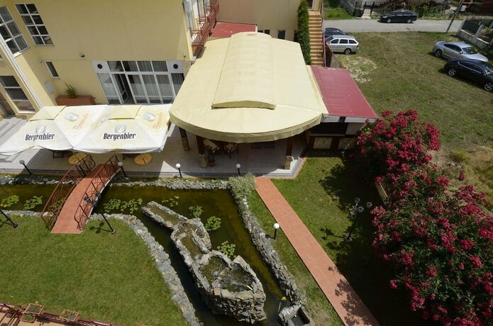 Imagen general del Hotel Intim. Foto 7