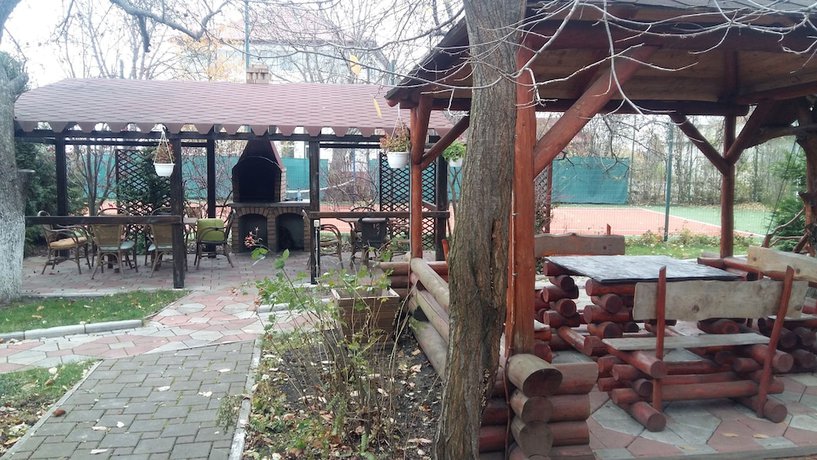 Imagen de los exteriores del Hotel Intim. Foto 12