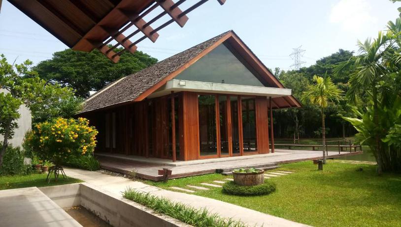 Imagen del bar/restaurante del Hotel Into The Forest Resort. Foto 4