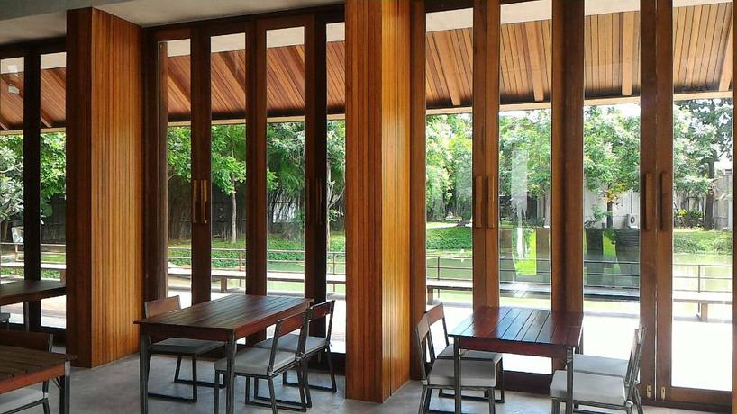 Imagen del bar/restaurante del Hotel Into The Forest Resort. Foto 5