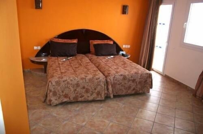 Imagen de la habitación del Hotel Intouriste and Suites. Foto 6