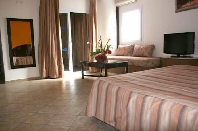 Imagen de la habitación del Hotel Intouriste and Suites. Foto 8