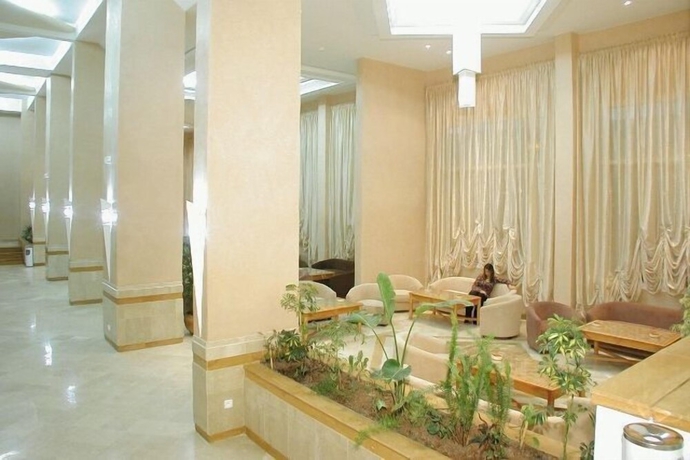 Imagen del bar/restaurante del Hotel Intouriste and Suites. Foto 2