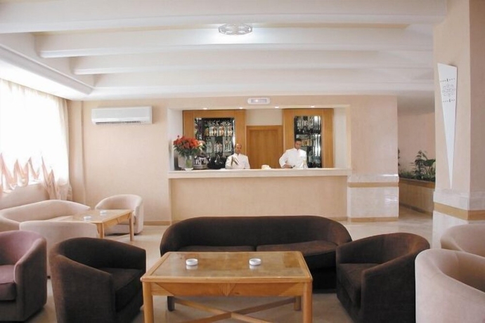 Imagen del bar/restaurante del Hotel Intouriste and Suites. Foto 4