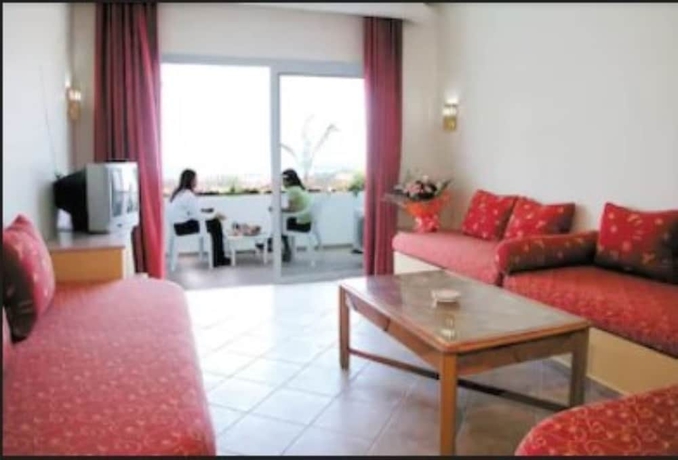 Imagen de la habitación del Hotel Intouriste and Suites. Foto 14