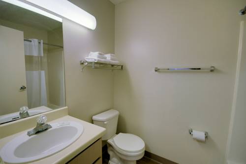 Imagen de la habitación del Hotel Intown Suites Decatur. Foto 12