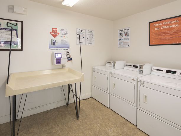Imagen de los interiores del Hotel Intown Suites Extended Stay Atlanta Ga - Ksu/kennesaw. Foto 12