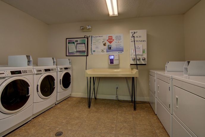 Imagen de los interiores del Hotel Intown Suites Extended Stay Atlanta Ga - Ksu/kennesaw. Foto 16