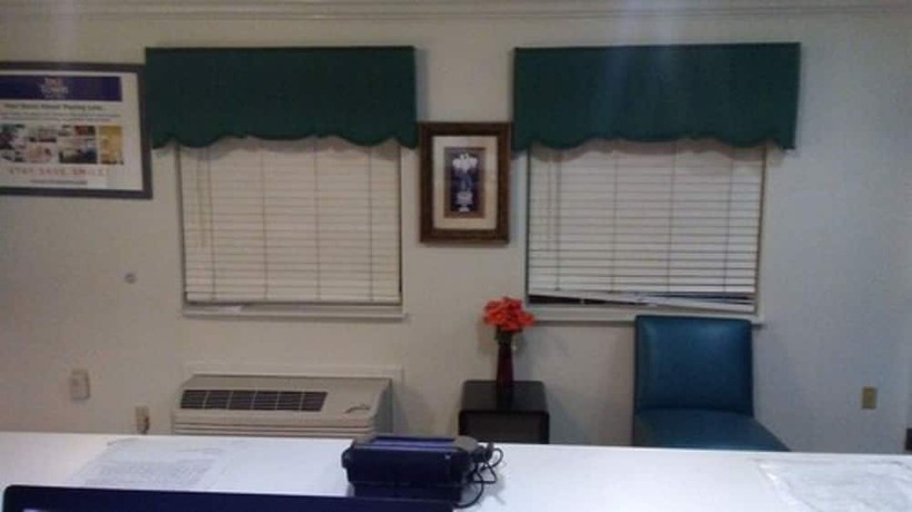 Imagen de los interiores del Hotel Intown Suites Extended Stay Birmingham Al - Lakeshore Parkway. Foto 14