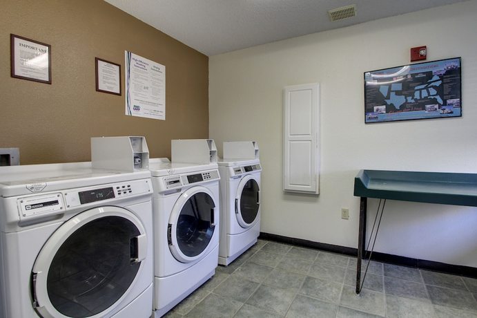 Imagen de los interiores del Hotel Intown Suites Extended Stay Birmingham Al - Lakeshore Parkway. Foto 16