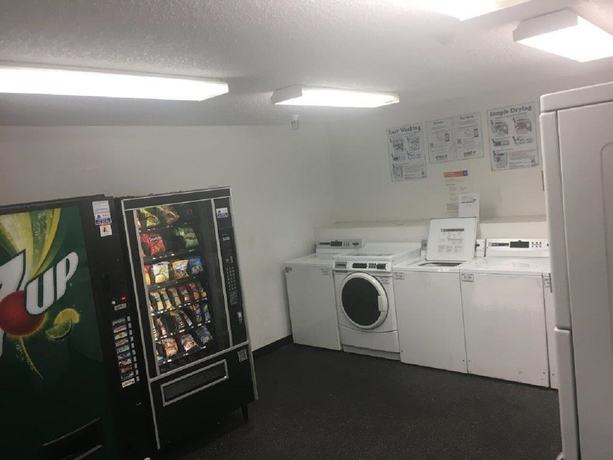 Imagen de los interiores del Hotel Intown Suites Extended Stay Fort Lauderdale. Foto 16
