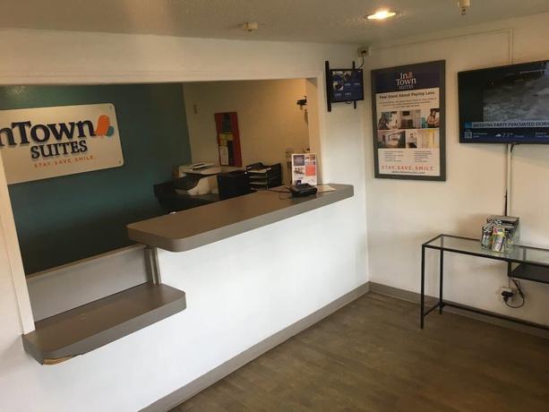 Imagen de los interiores del Hotel Intown Suites Extended Stay Fort Lauderdale. Foto 17
