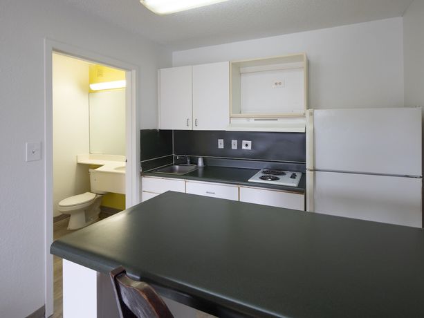 Imagen de la habitación del Hotel Intown Suites Extended Stay Greensboro Nc - Lanada Rd. Foto 6