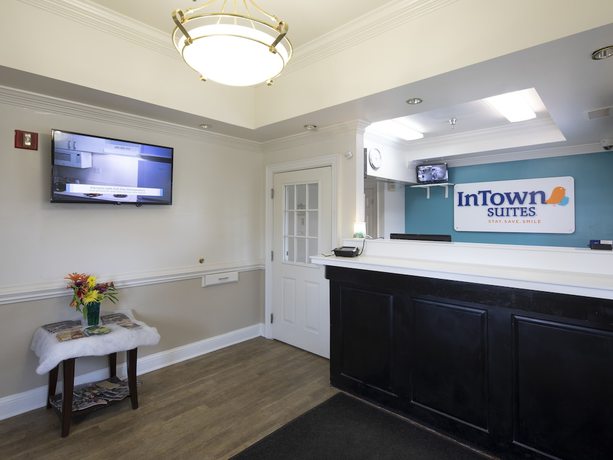 Imagen de los interiores del Hotel Intown Suites Extended Stay Greensboro Nc - Lanada Rd. Foto 15