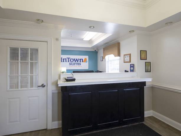 Imagen de los interiores del Hotel Intown Suites Extended Stay Greensboro Nc - Lanada Rd. Foto 16