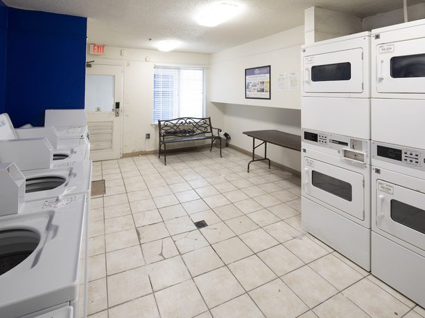 Imagen de los interiores del Hotel Intown Suites Extended Stay Greensboro Nc - Lanada Rd. Foto 18