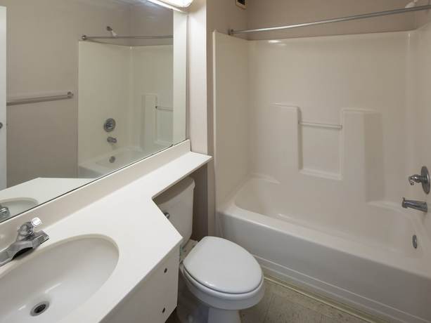Imagen de la habitación del Hotel Intown Suites Extended Stay Greensboro Nc - Lanada Rd. Foto 12