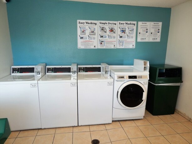 Imagen general del Hotel Intown Suites Extended Stay Lewisville Tx East Corporate Drive. Foto 8