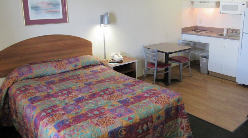 Imagen de la habitación del Hotel Intown Suites Extended Stay Nashville Murfreesboro Pke. Foto 3