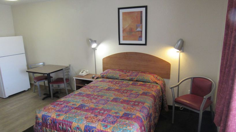 Imagen de la habitación del Hotel Intown Suites Extended Stay Nashville Murfreesboro Pke. Foto 4