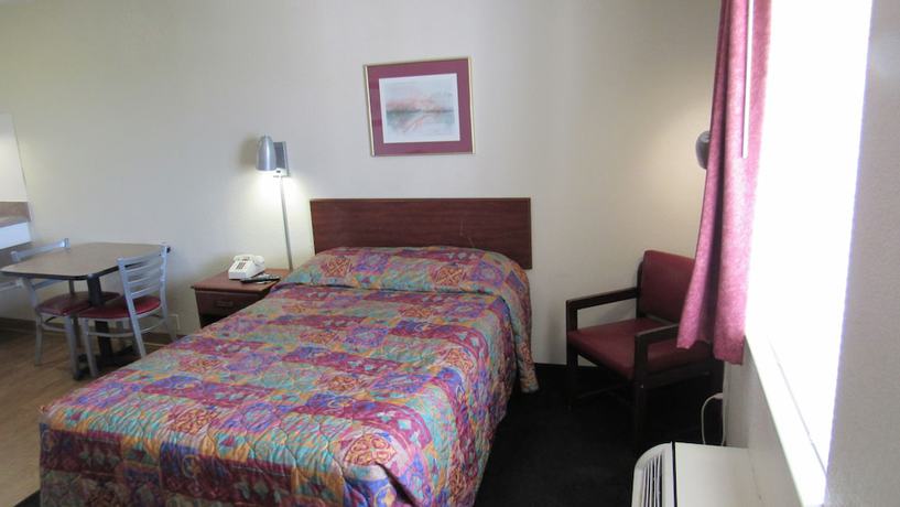 Imagen de la habitación del Hotel Intown Suites Extended Stay Nashville Murfreesboro Pke. Foto 7