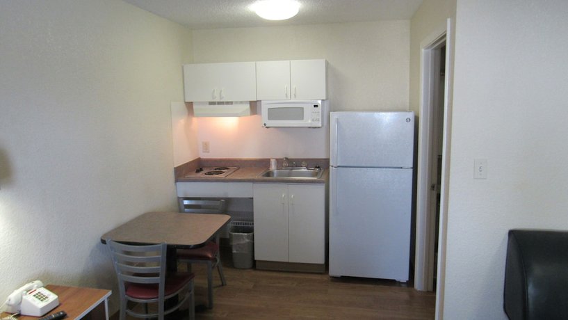 Imagen de la habitación del Hotel Intown Suites Extended Stay Nashville Murfreesboro Pke. Foto 10