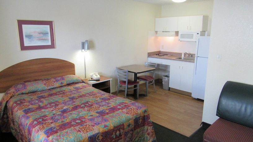 Imagen de la habitación del Hotel Intown Suites Extended Stay Nashville Murfreesboro Pke. Foto 11