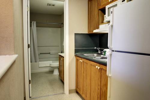 Imagen de la habitación del Hotel Intown Suites Extended Stay Nashville Tn Madison. Foto 6