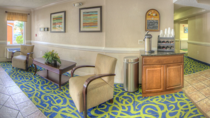 Imagen de los interiores del Hotel Intown Suites Extended Stay Orlando Fl - Presidents Dr. Foto 10