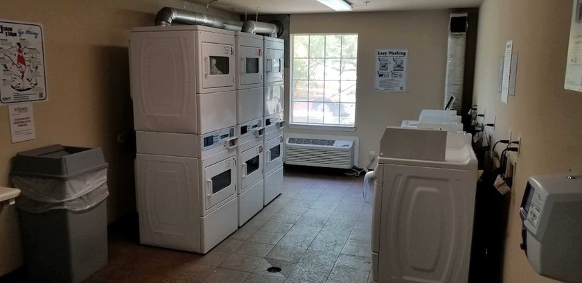 Imagen de los interiores del Hotel Intown Suites Extended Stay Select Hampton. Foto 12