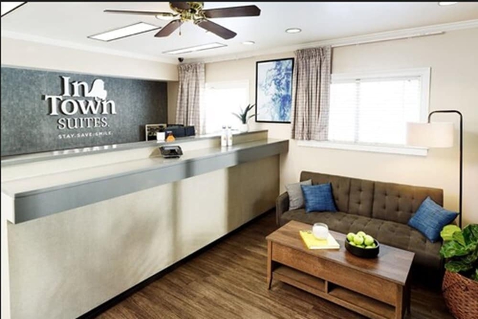 Imagen de los interiores del Hotel Intown Suites Extended Stay St. Louis Mo - St. Charles. Foto 13