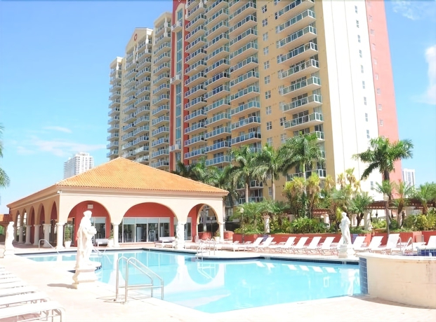 Imagen de la piscina del Hotel Intracoastal Yacht Club by Rainbow. Foto 17