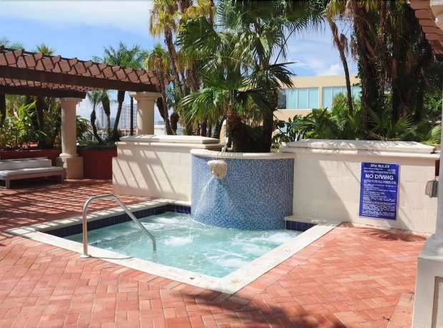 Imagen de la piscina del Hotel Intracoastal Yacht Club by Rainbow. Foto 19