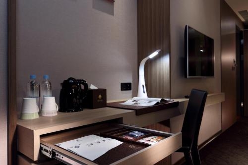 Imagen de la habitación del Hotel Intrendy. Foto 7
