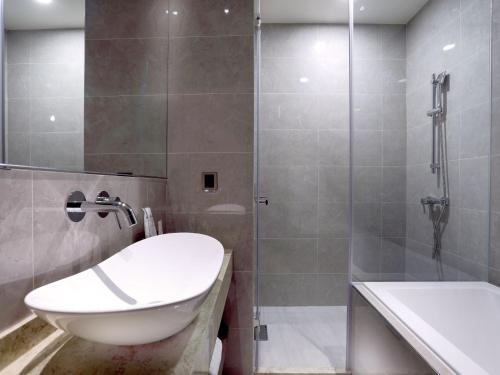Imagen de la habitación del Hotel Intrendy. Foto 8
