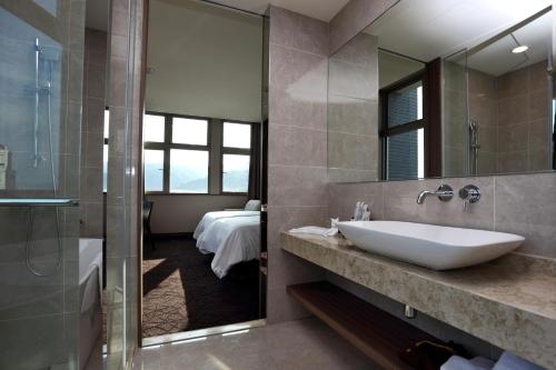 Imagen de la habitación del Hotel Intrendy. Foto 9