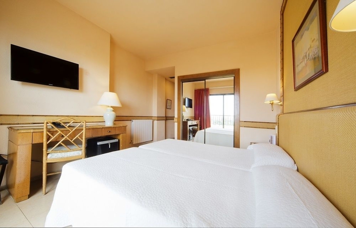 Imagen de la habitación del Hotel Intur Orange. Foto 8