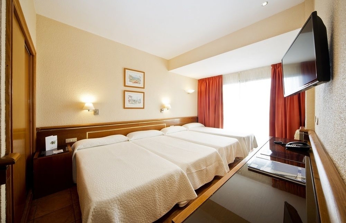 Imagen de la habitación del Hotel Intur Orange. Foto 10