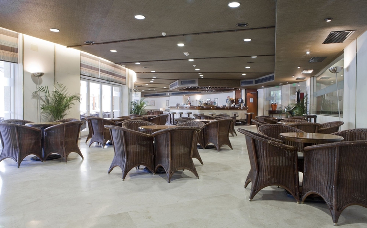 Imagen del bar/restaurante del Hotel Intur Orange. Foto 4