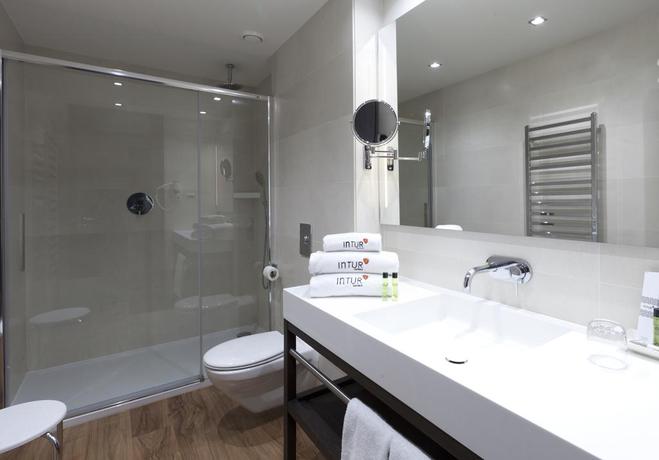 Imagen de la habitación del Hotel Intur Palacio San Martin. Foto 7