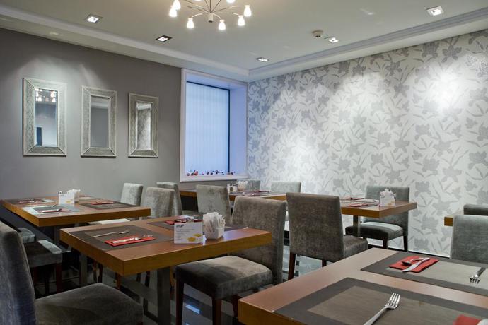 Imagen del bar/restaurante del Hotel Intur Palacio San Martin. Foto 4