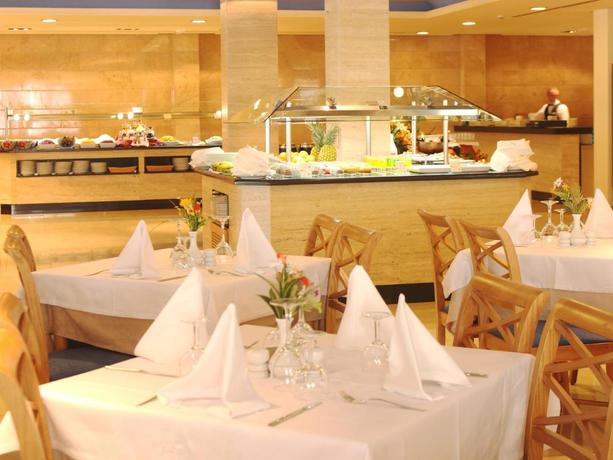 Imagen del bar/restaurante del Hotel Inturotel Azul Garden. Foto 2