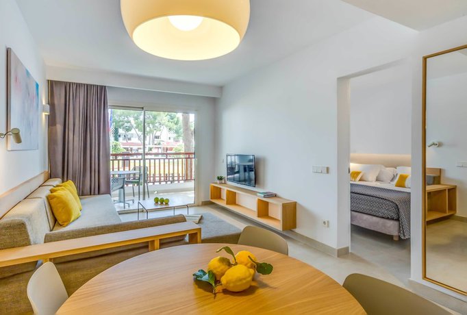 Imagen de la habitación del Hotel Inturotel Cala Azul. Foto 2