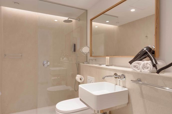 Imagen de la habitación del Hotel Inturotel Cala Azul. Foto 7