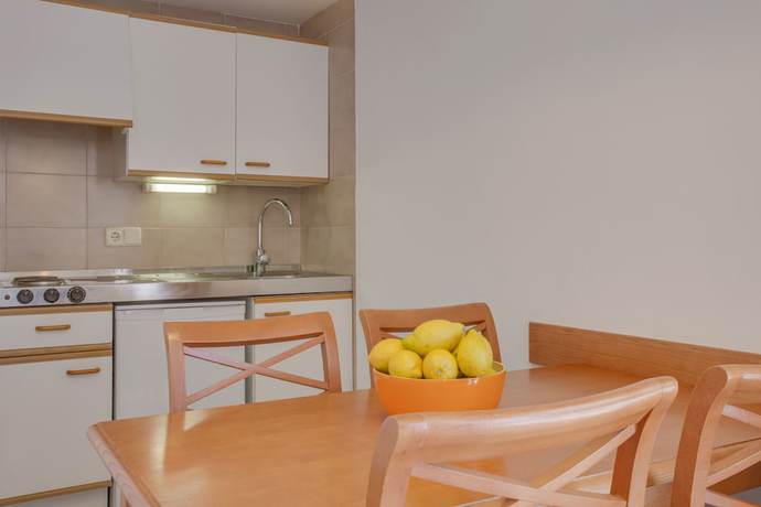 Imagen de la habitación del Hotel Inturotel Cala Azul. Foto 8