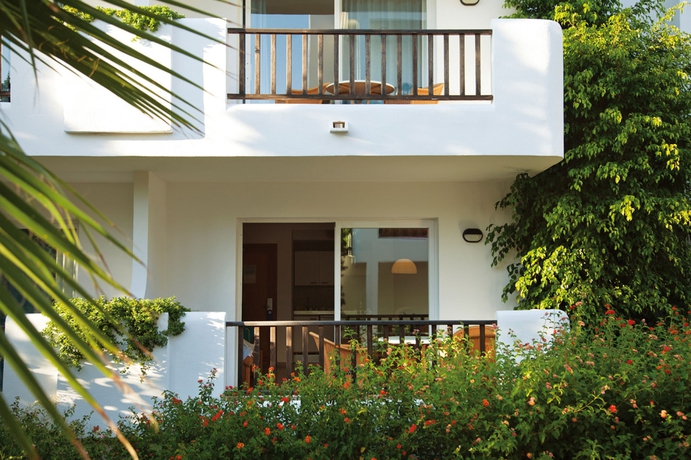 Imagen de los exteriores del Hotel Inturotel Esmeralda Garden. Foto 5