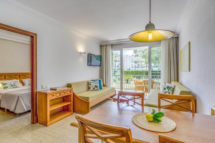 Imagen de la habitación del Hotel Inturotel Sa Marina. Foto 6