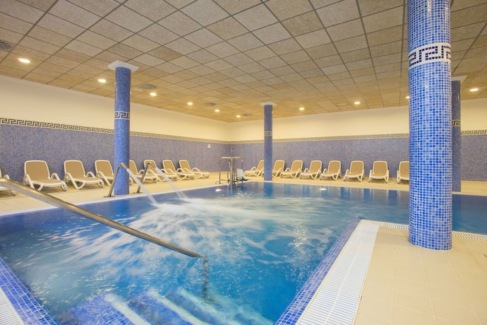 Imagen de la piscina del Hotel Inturotel Sa Marina. Foto 16